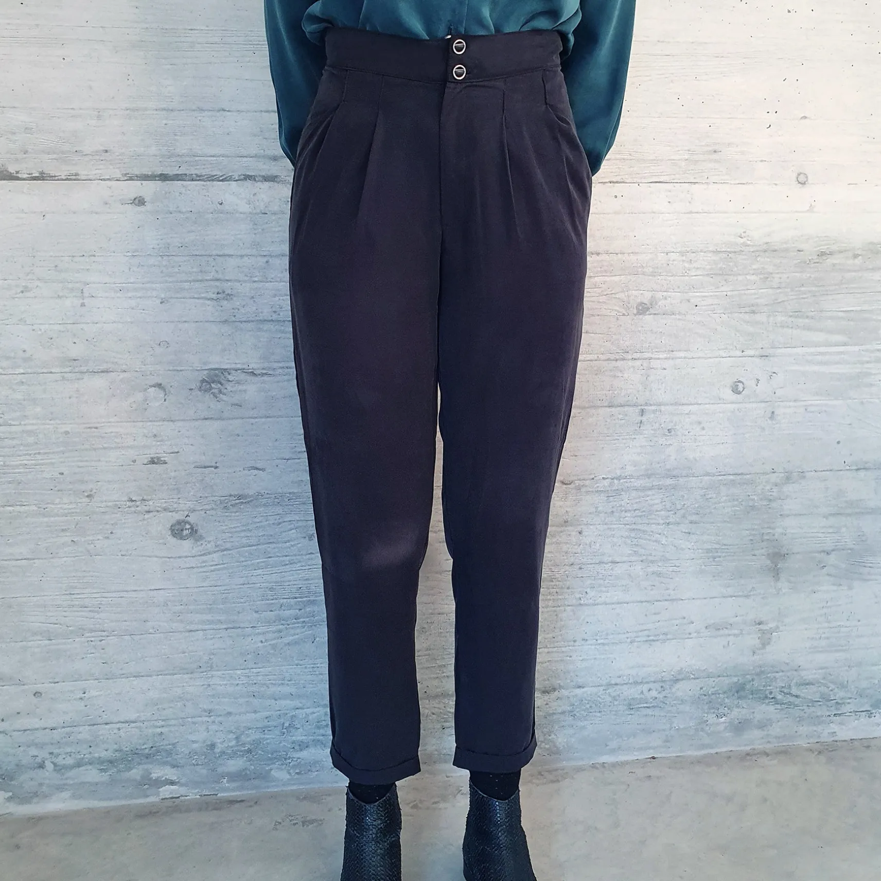ava_lyocellhose_schwarz_1.webp AVA Lyocell-Hose Schwarz