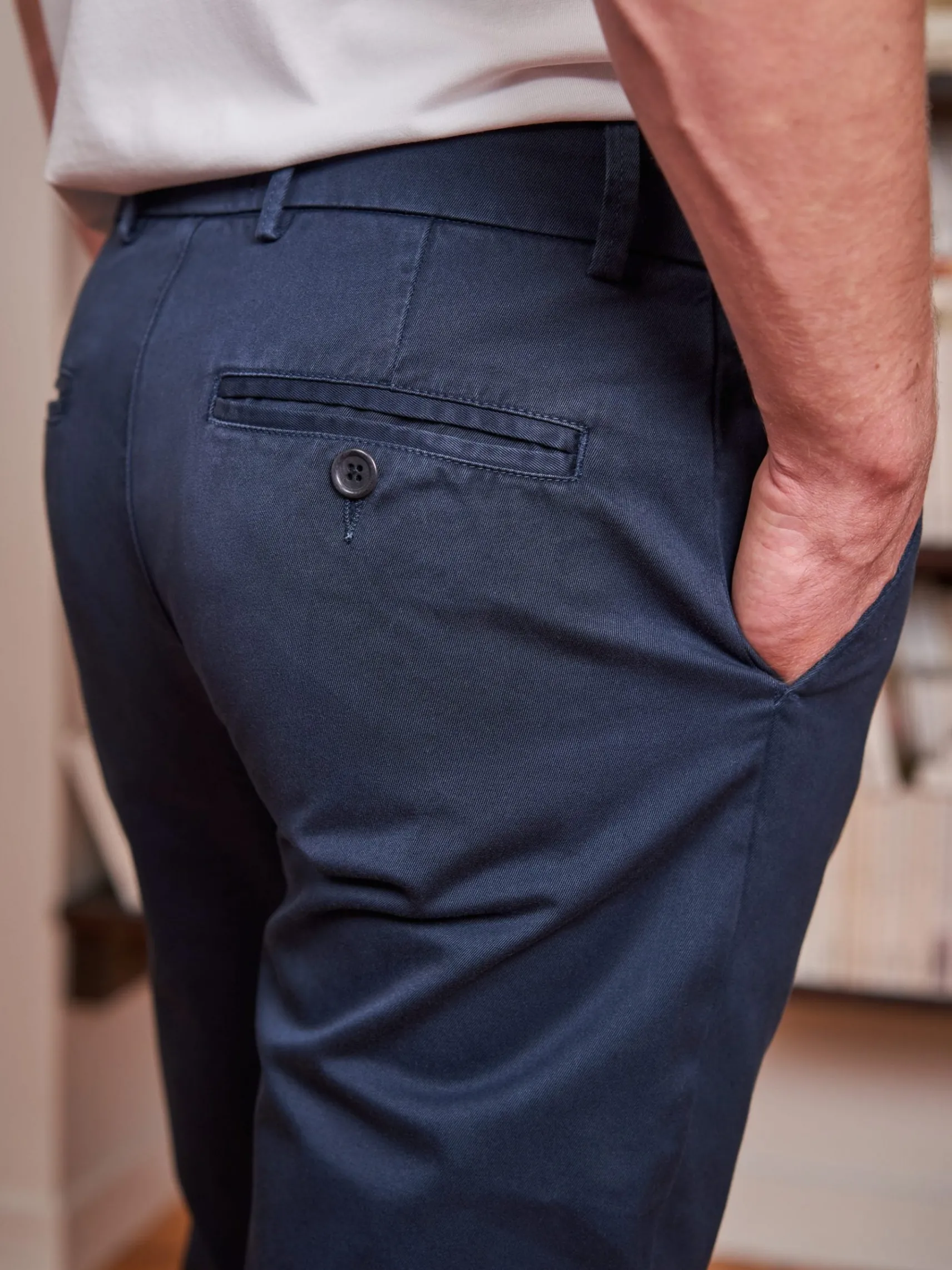 biobaumwolle_chinohose_ar_1.webp Bio-Baumwolle Chinohose Arthur Marineblau
