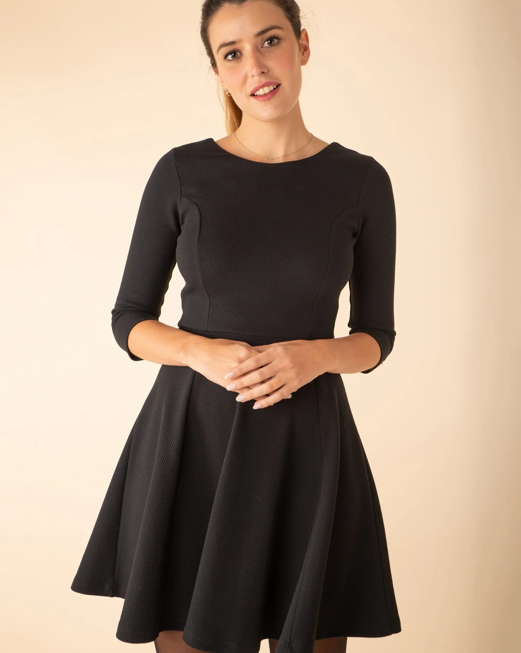 biobaumwolle_schwarzes_kl_0.webp Bio-Baumwolle Schwarzes Kleid Emma