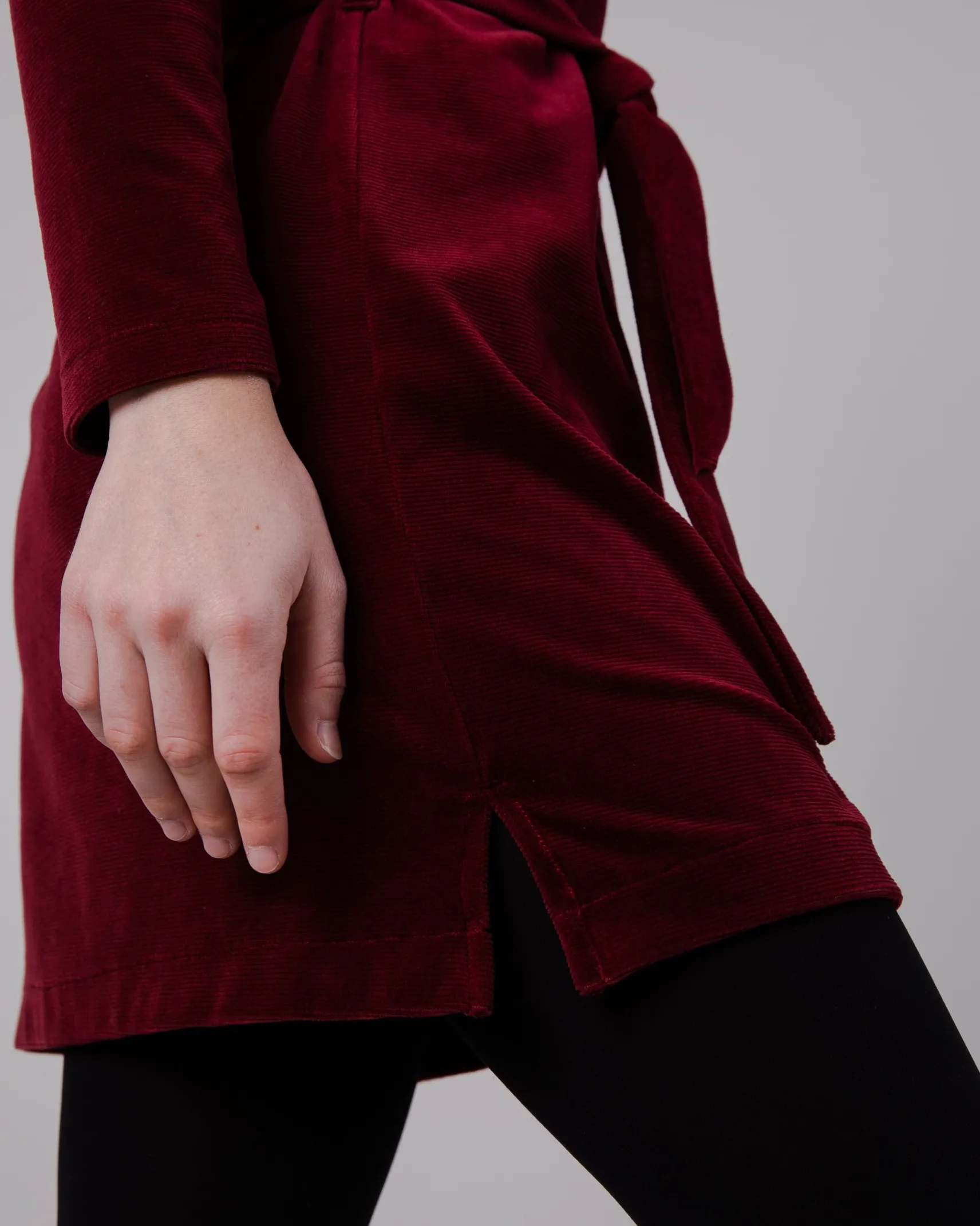 cordsamtkleid_pflaumen_1.webp Cordsamtkleid Pflaumen