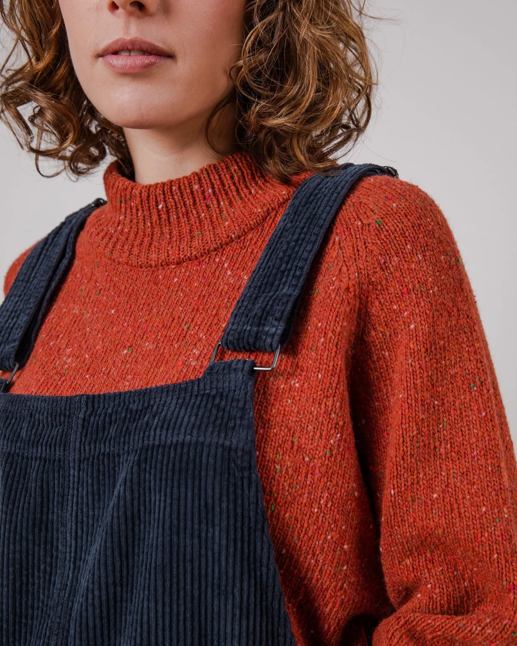 damen_cordsamtoverall_mar_4.webp Damen Cordsamt-Overall Marineblau