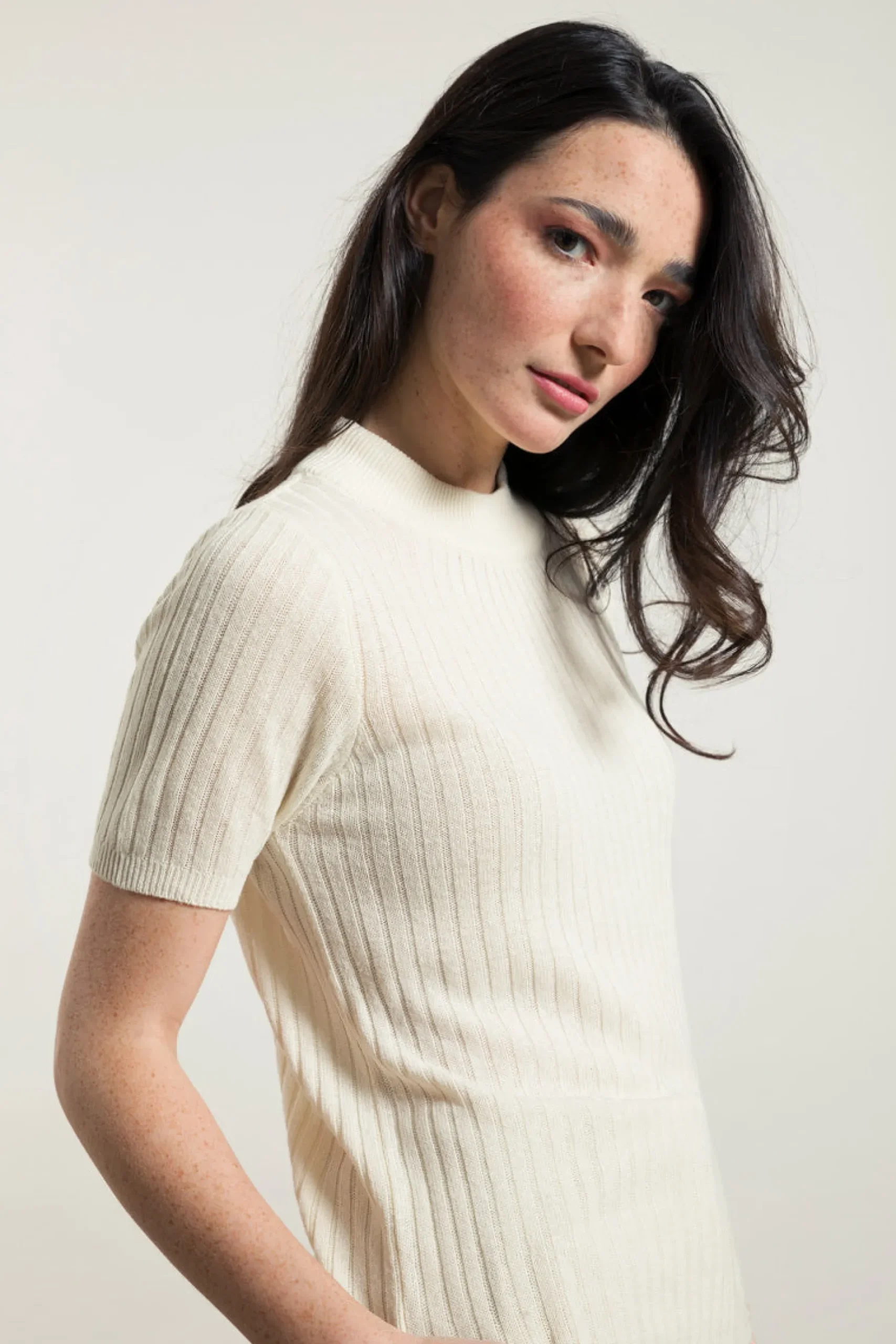 damen_kurzes_seidetop_ren_3.webp Damen kurzes Seide-Top Renza Ecru