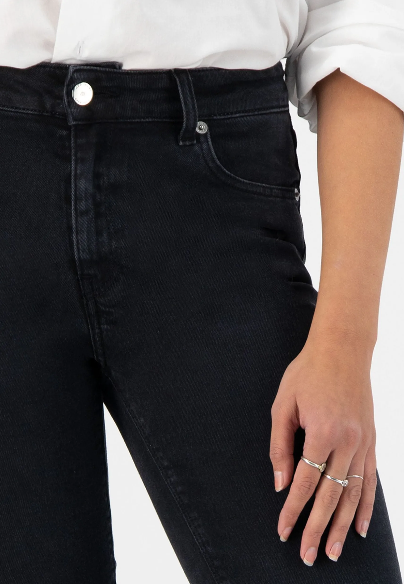 damenjeans_regular_swan_s_1-1.webp Damenjeans Regular Swan Stone Black