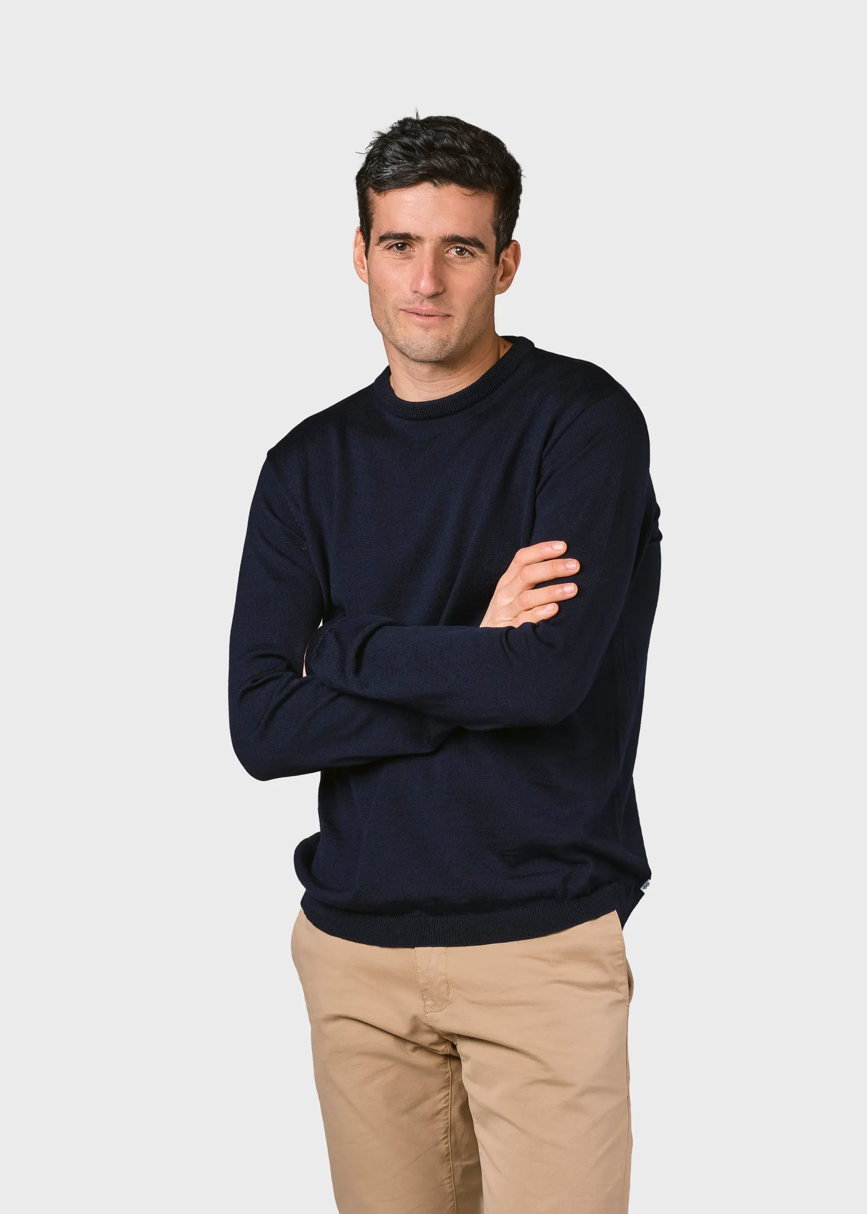 dnner_marineblauer_strick_2.webp Dünner marineblauer Strickpullover aus Merinowolle