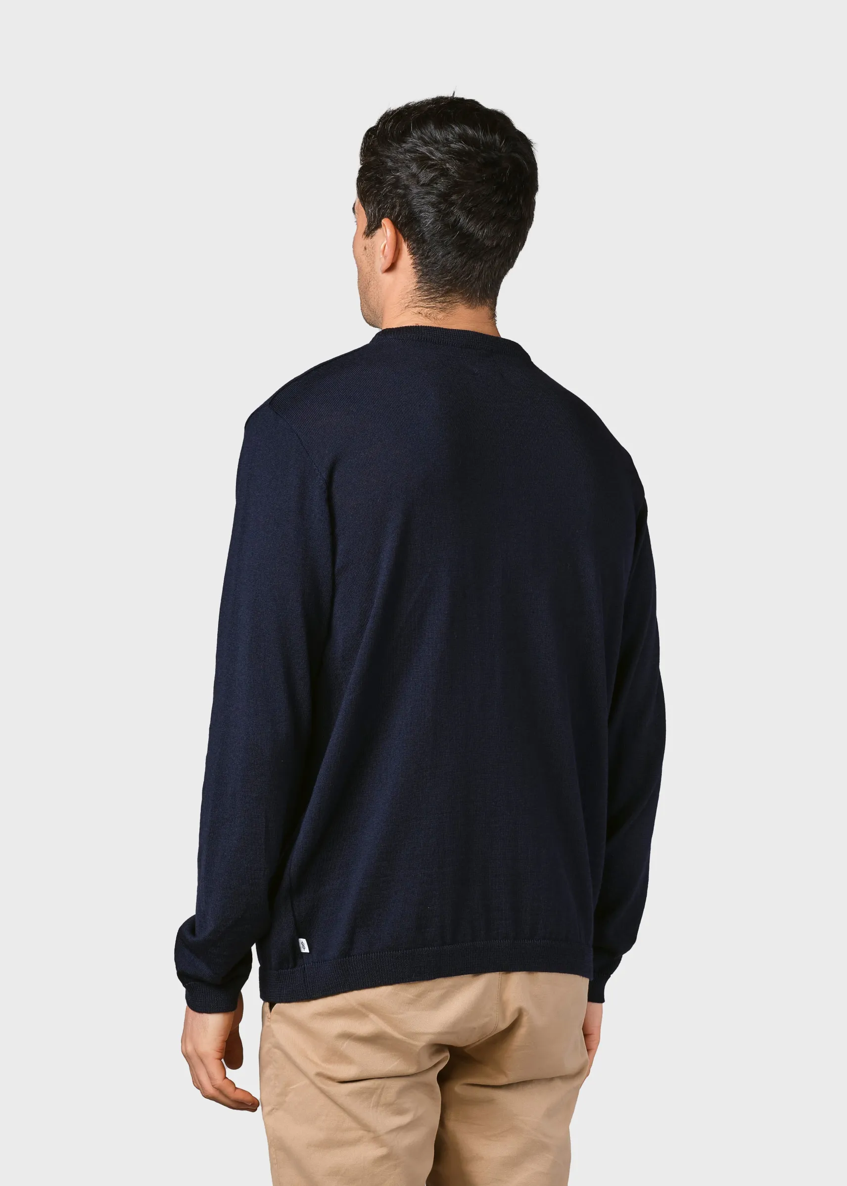 dnner_marineblauer_strick_3.webp Dünner marineblauer Strickpullover aus Merinowolle