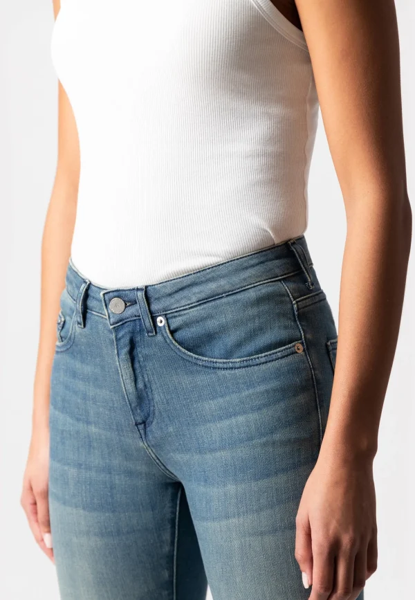 Gerade Damenjeans Faye Straight Medium Fade