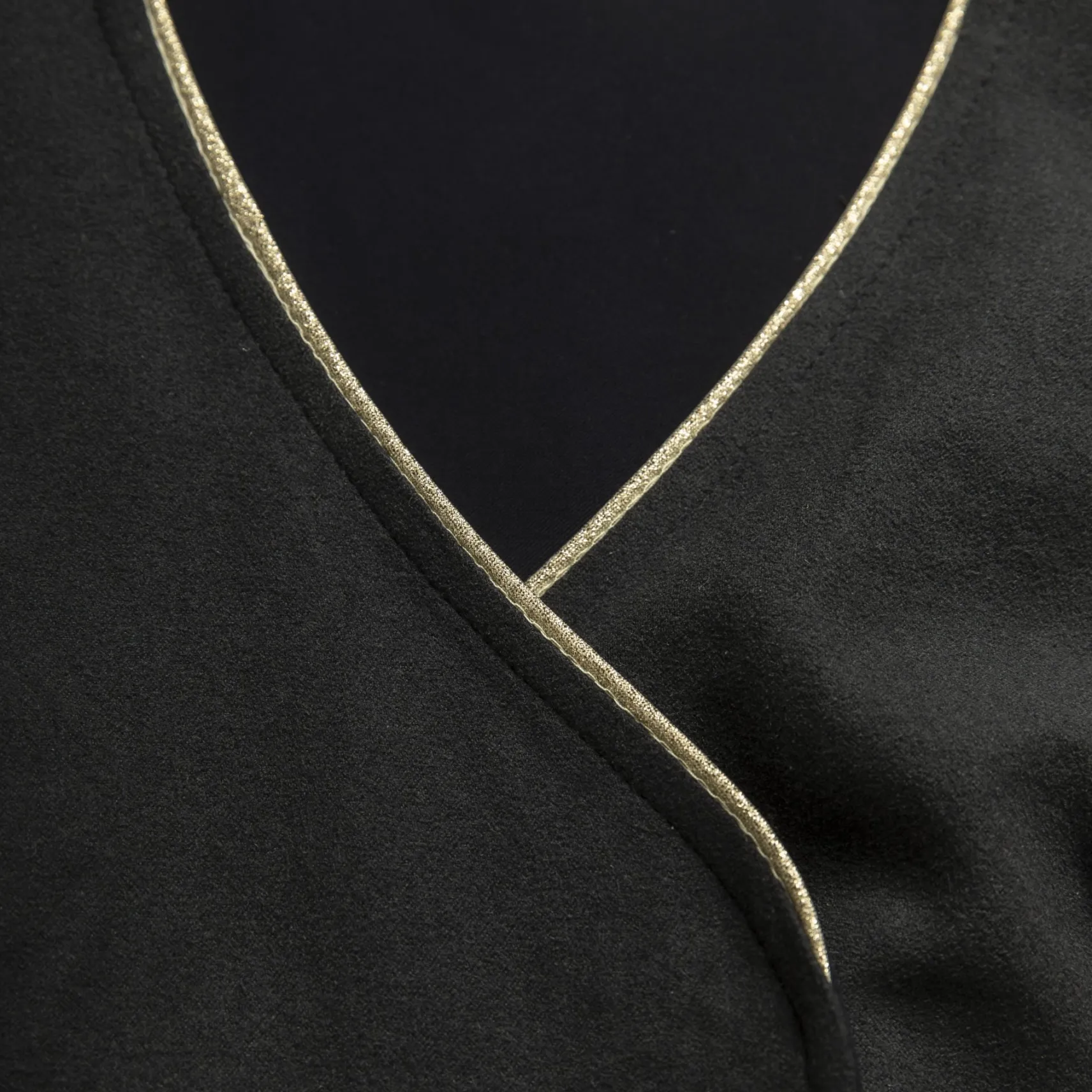 graues_paroskleid_3.webp Graues Paros-Kleid