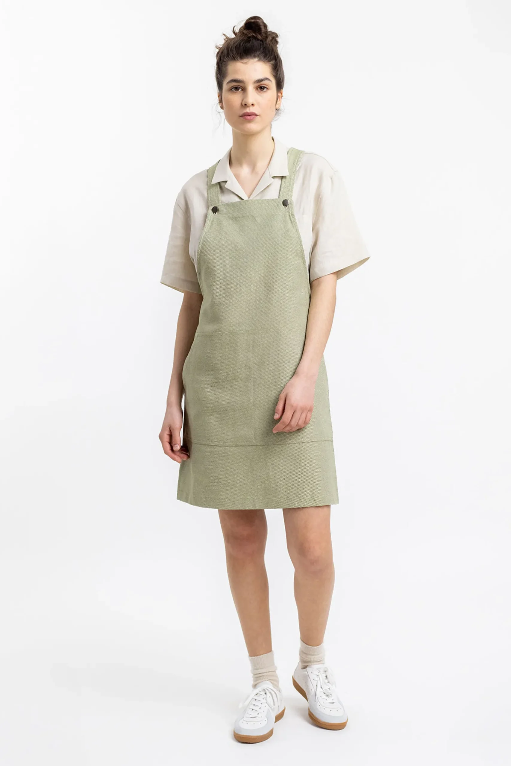 grnes_overallkleid_aus_bi_0.webp Grünes Overallkleid aus Bio-Baumwolle