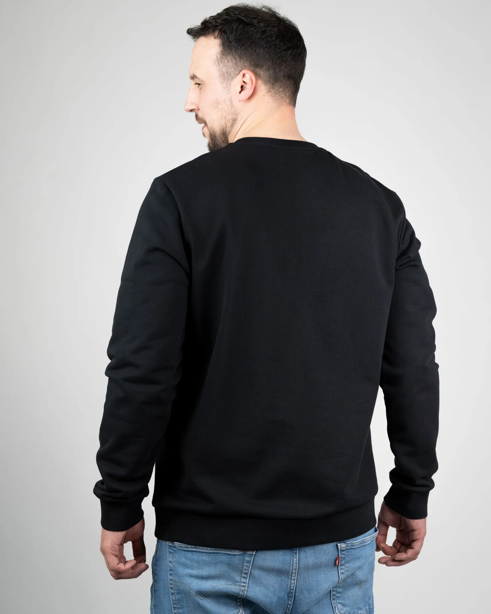 herren_sweatshirt_aus_bio_2.webp Herren Sweatshirt aus Bio-Baumwolle TreeSweater Schwarz
