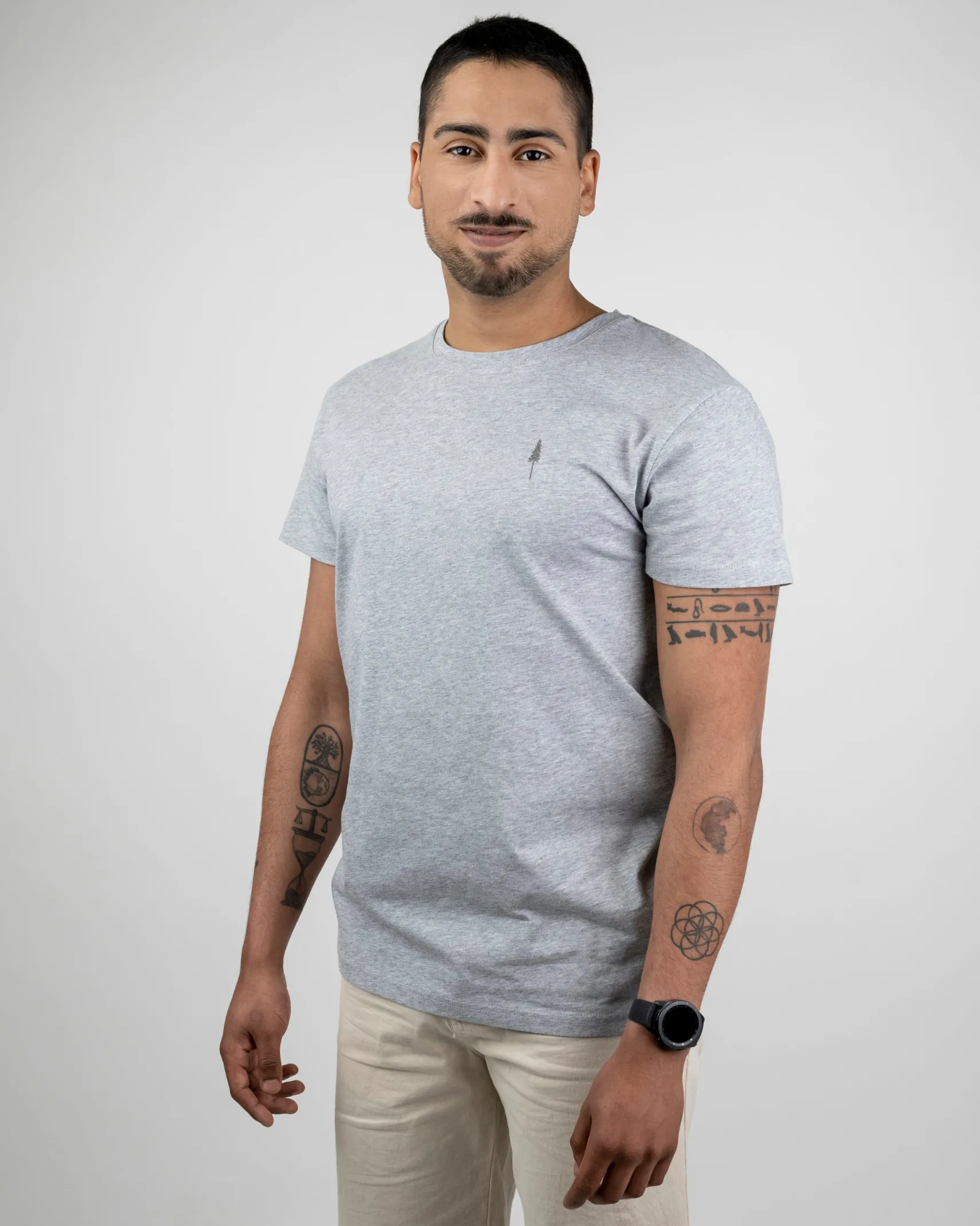 herren_tshirt_aus_biobaum_0-5.webp Herren T-Shirt aus Bio-Baumwolle Treeshirt Grau