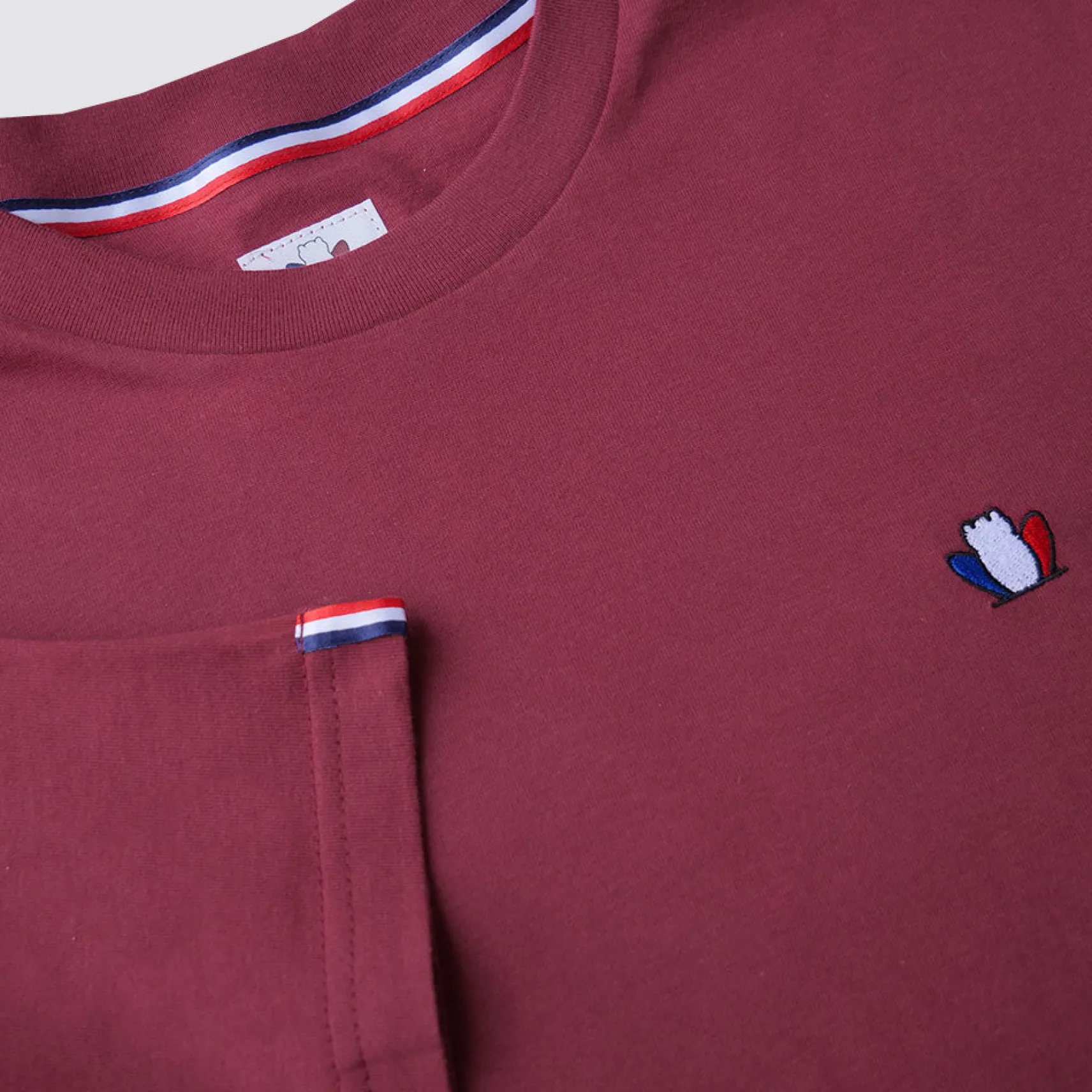 herrentshirt_the_authenti_3.webp Herren-T-Shirt The Authentic Burgundy