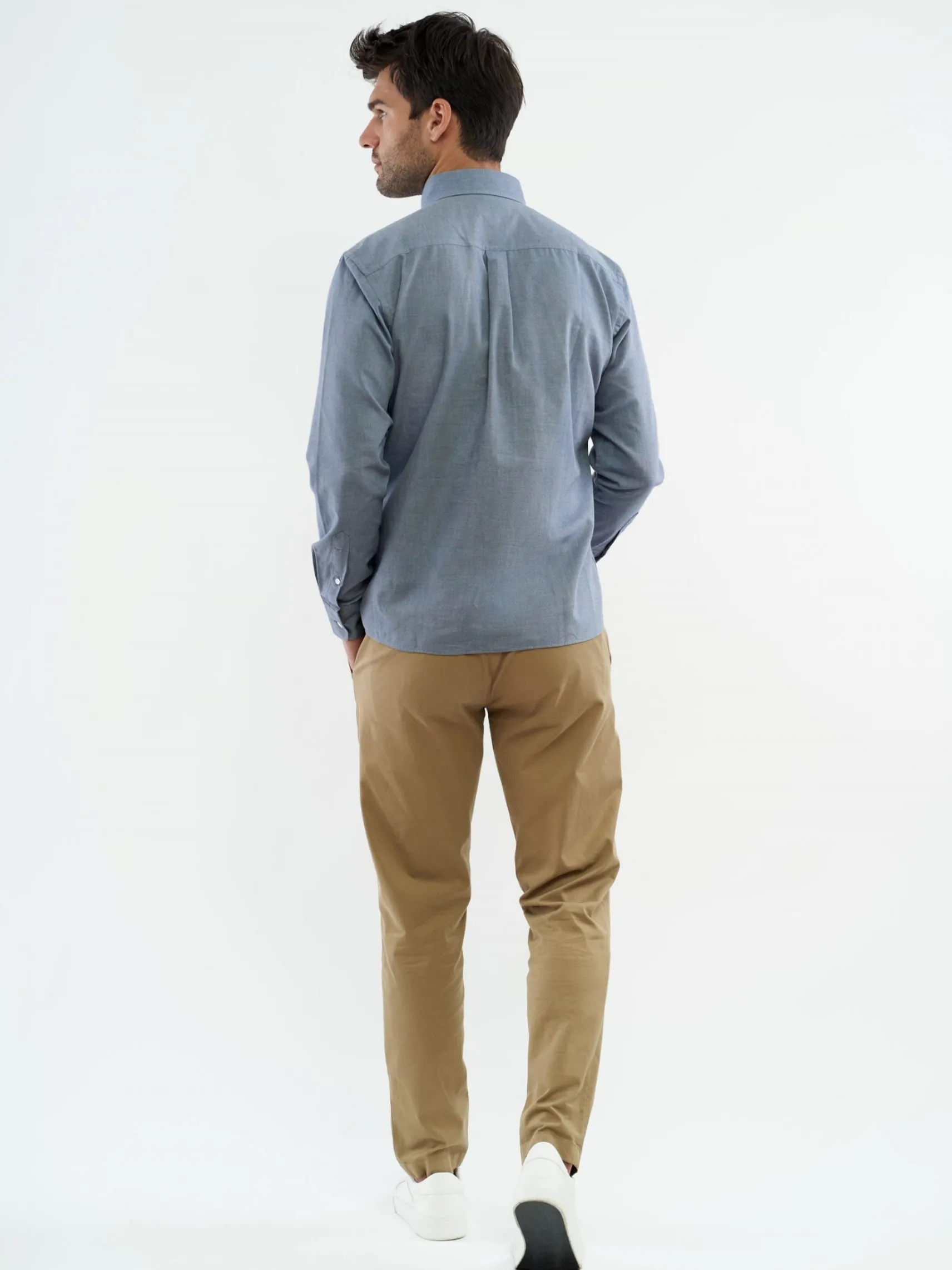 kamelfarbene_chinohose_3.webp Kamelfarbene Chinohose