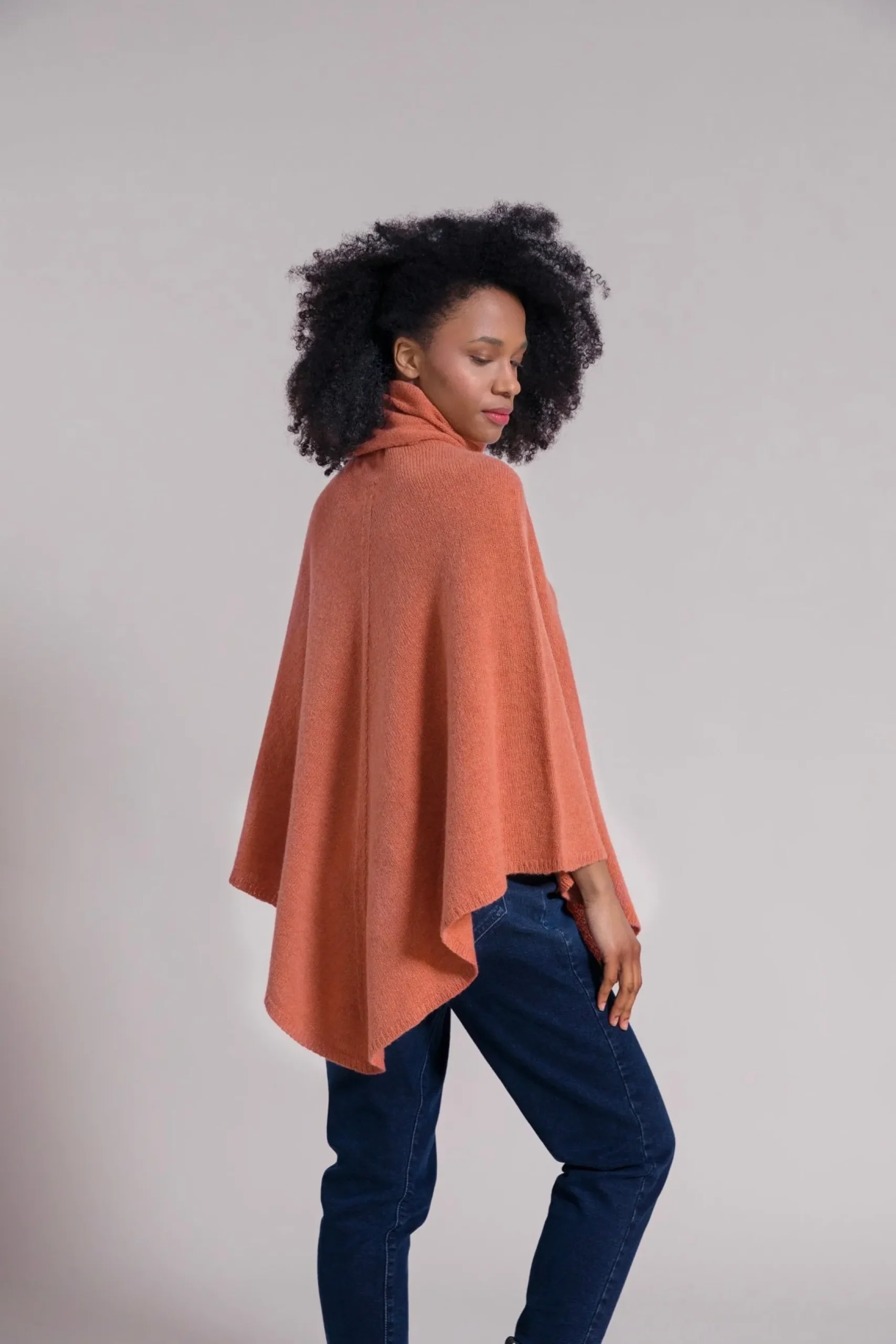 kaschmirponcho_elisabetta_0-4.webp Kaschmirponcho Elisabetta Orange