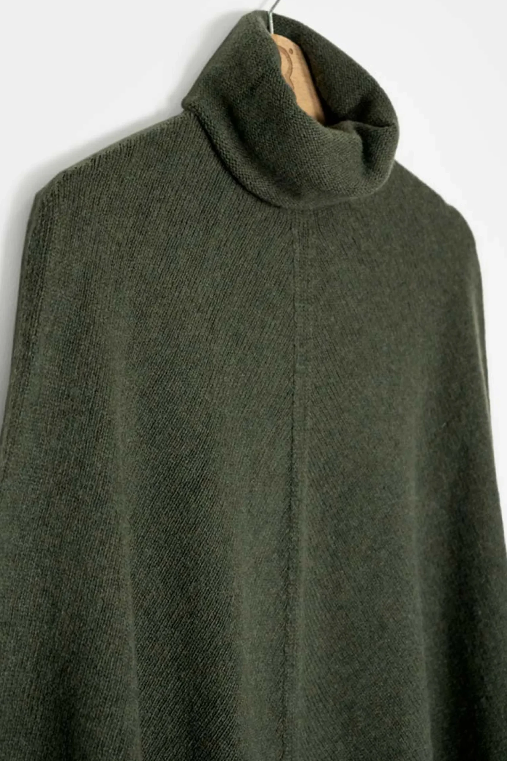 kaschmirponcho_elisabetta_2-4.webp Kaschmirponcho Elisabetta Green
