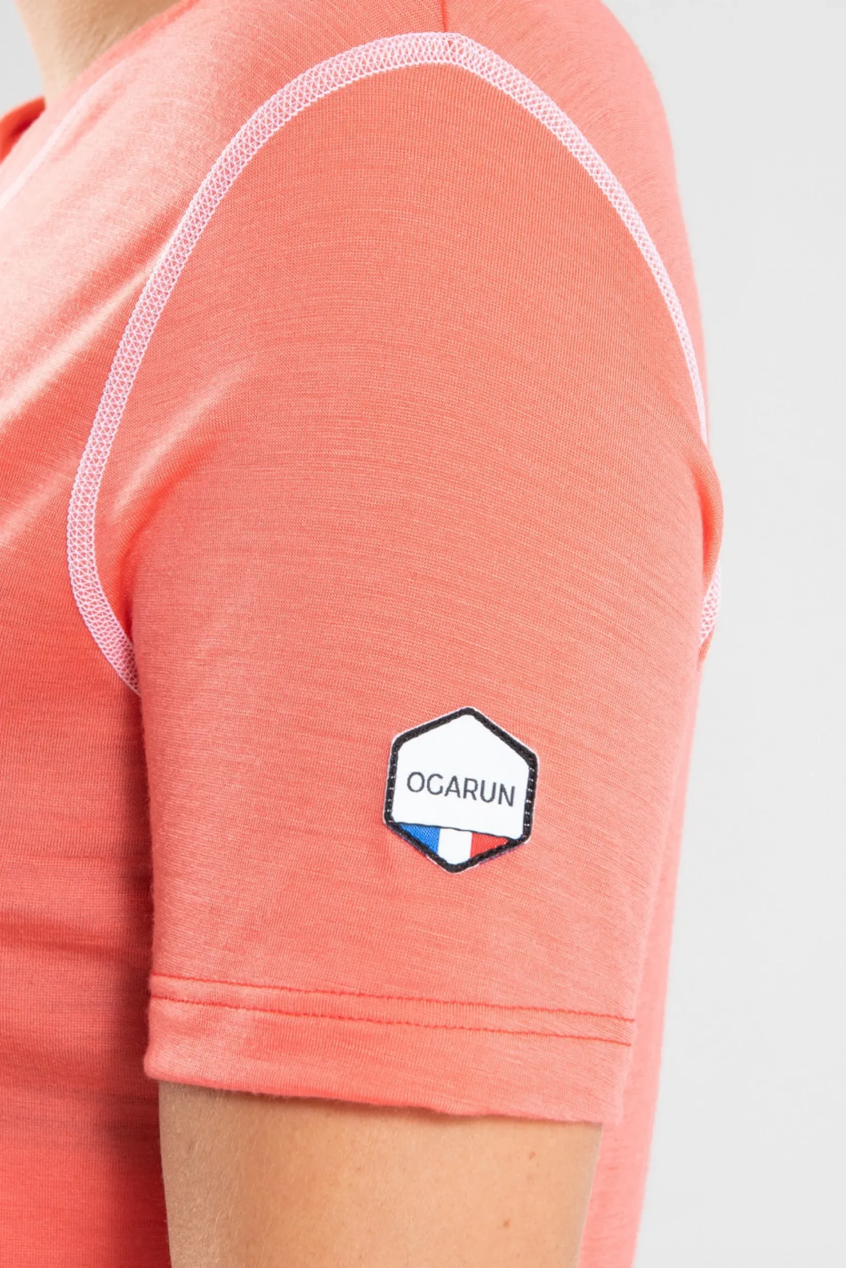 korallenrotes_damenlaufts_1.webp Korallenrotes Damen-Lauf-T-Shirt aus Merino und Lyocell