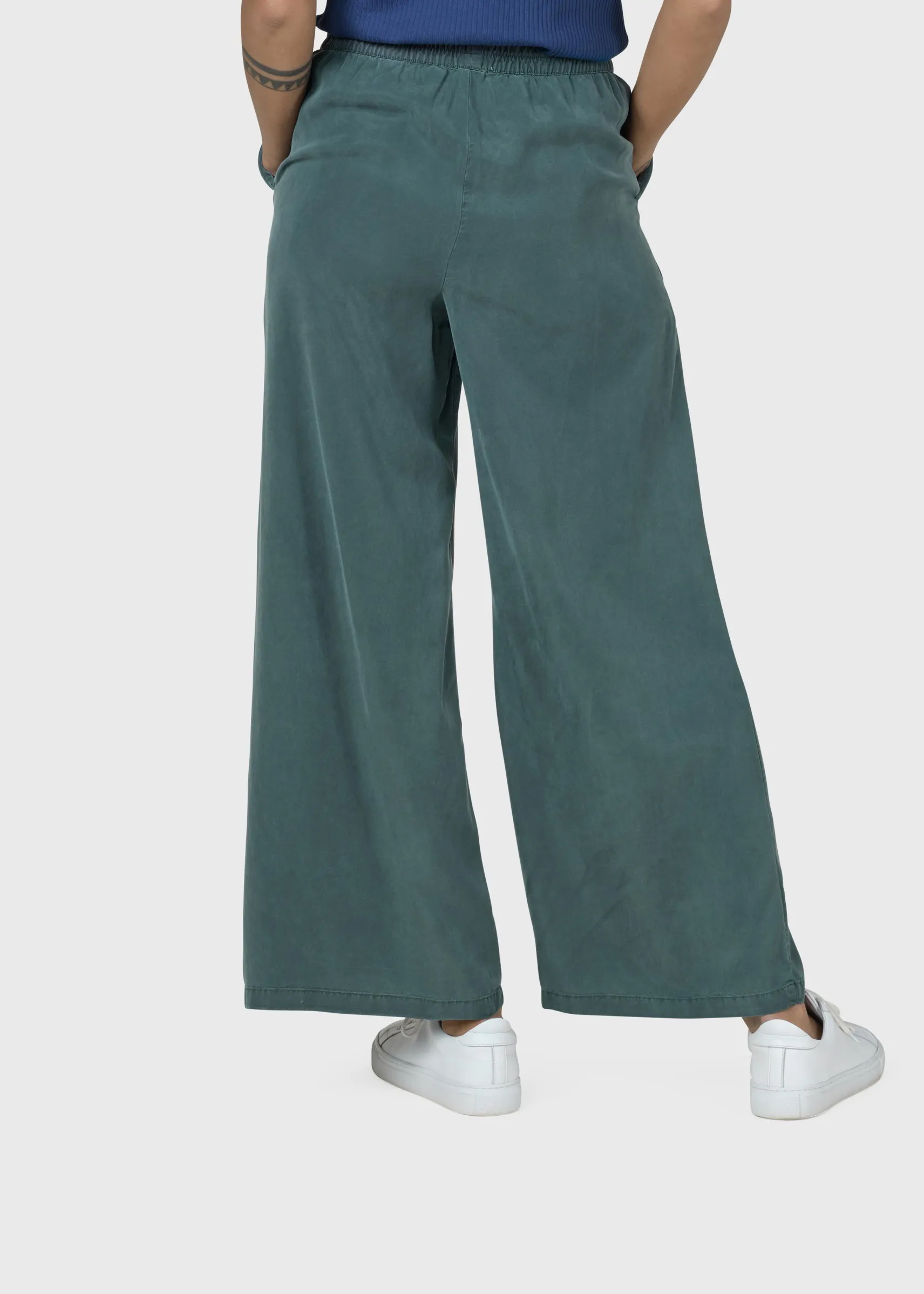 loose_damenhose_kaja_moss_2.webp Loose Damenhose Kaja Moss Green