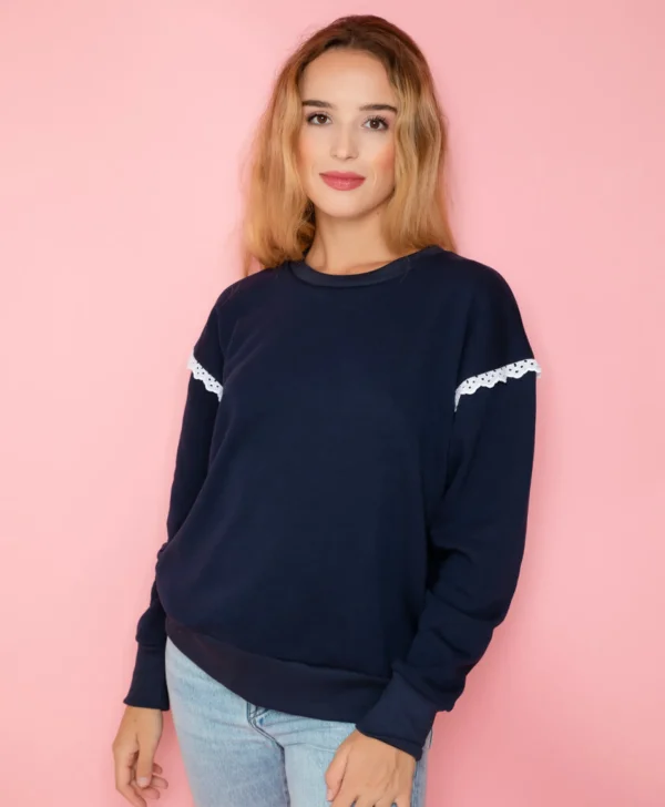 Marineblaues Camélia-Spitzen-Sweatshirt