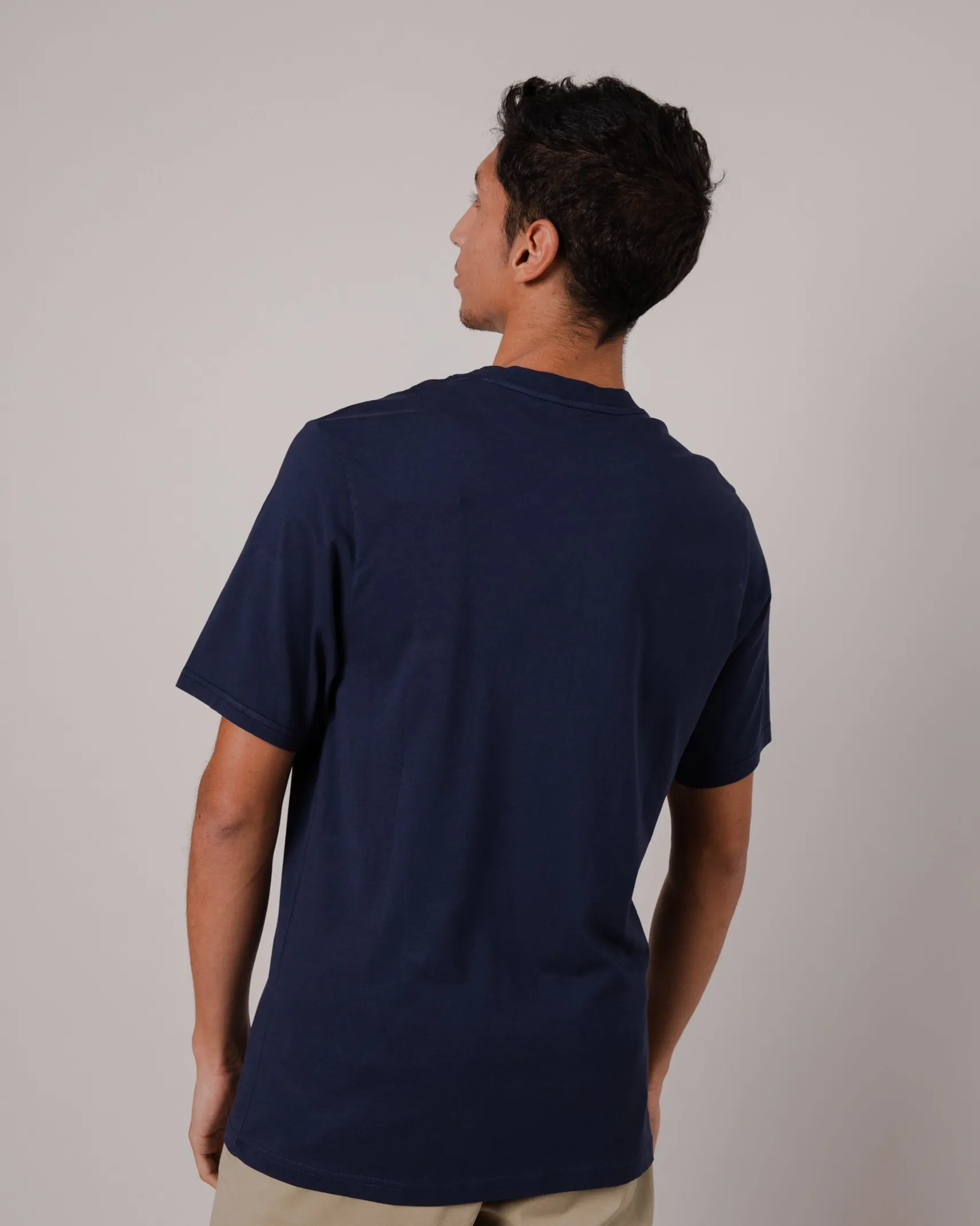 marineblaues_herrentshirt_2.webp Marineblaues Herren-T-Shirt Peanuts