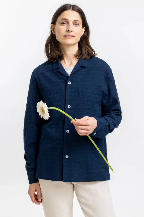 Marineblaues, lässiges Unisex-Hemd aus Bio-Baumwolle