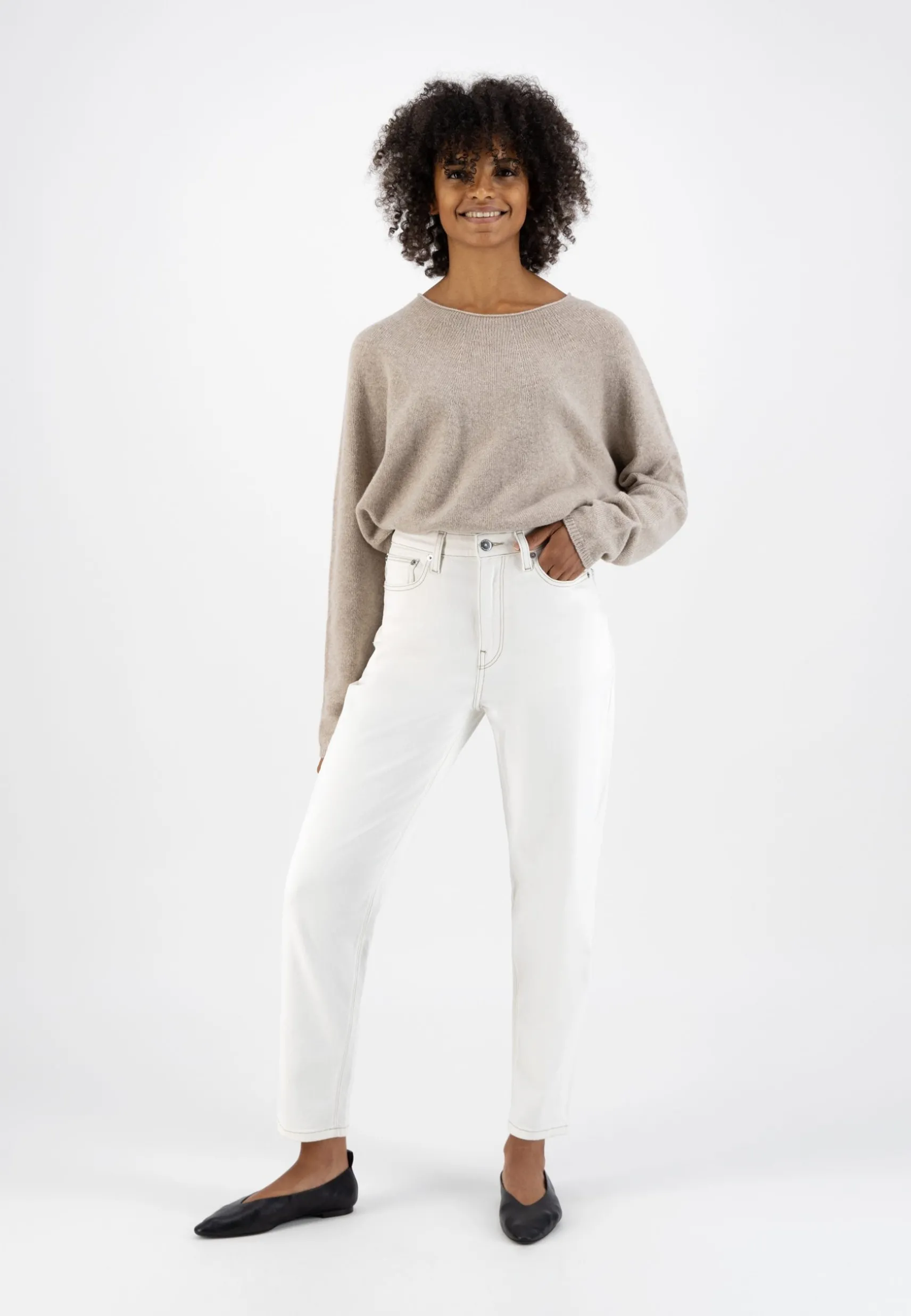 mom_jeans_mams_tapered_of_0.webp Mom Jeans Mams Tapered Off-white