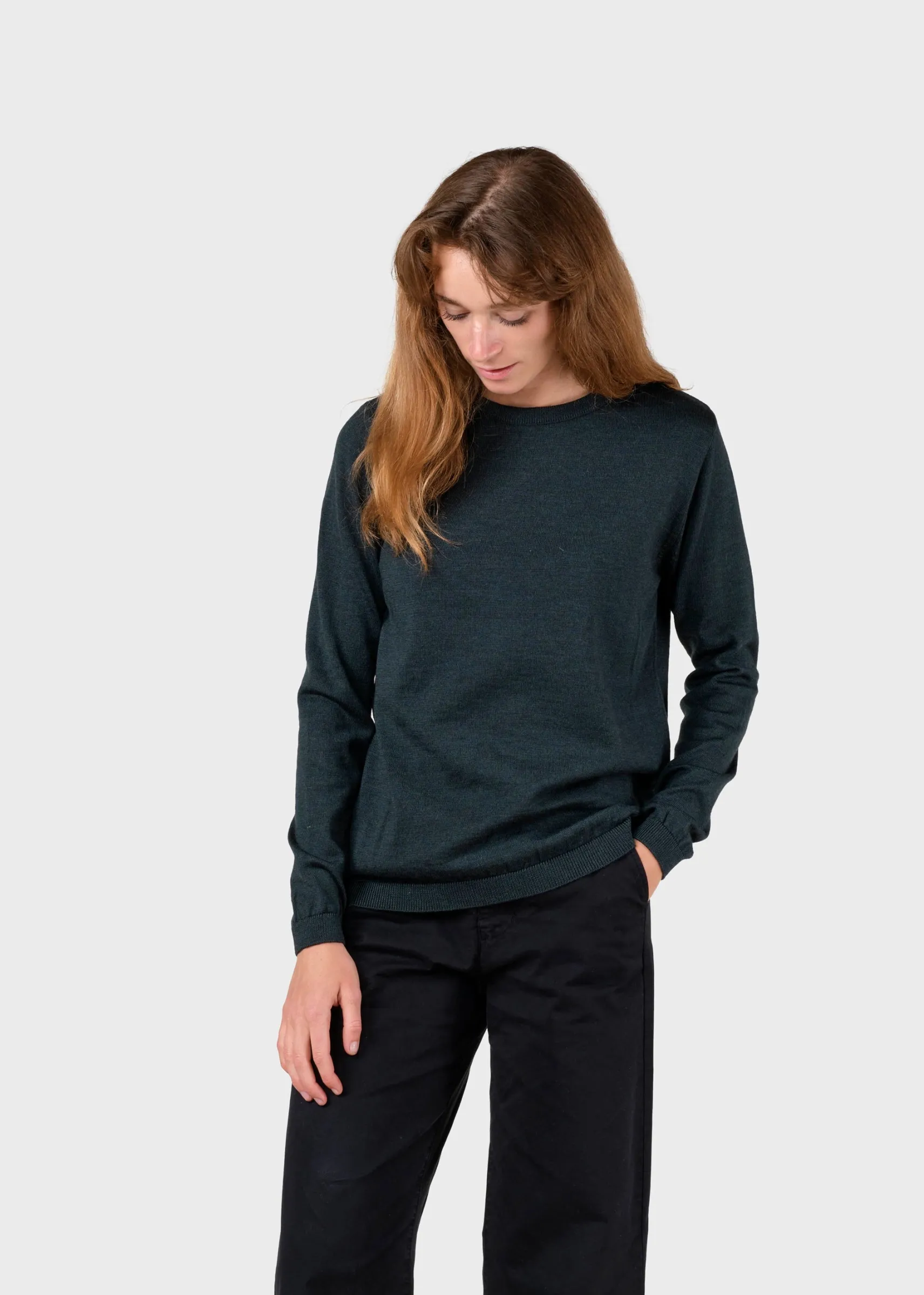 olivgrner_damenpullover_a_0.webp Olivgrüner Damenpullover aus feiner Merinowolle
