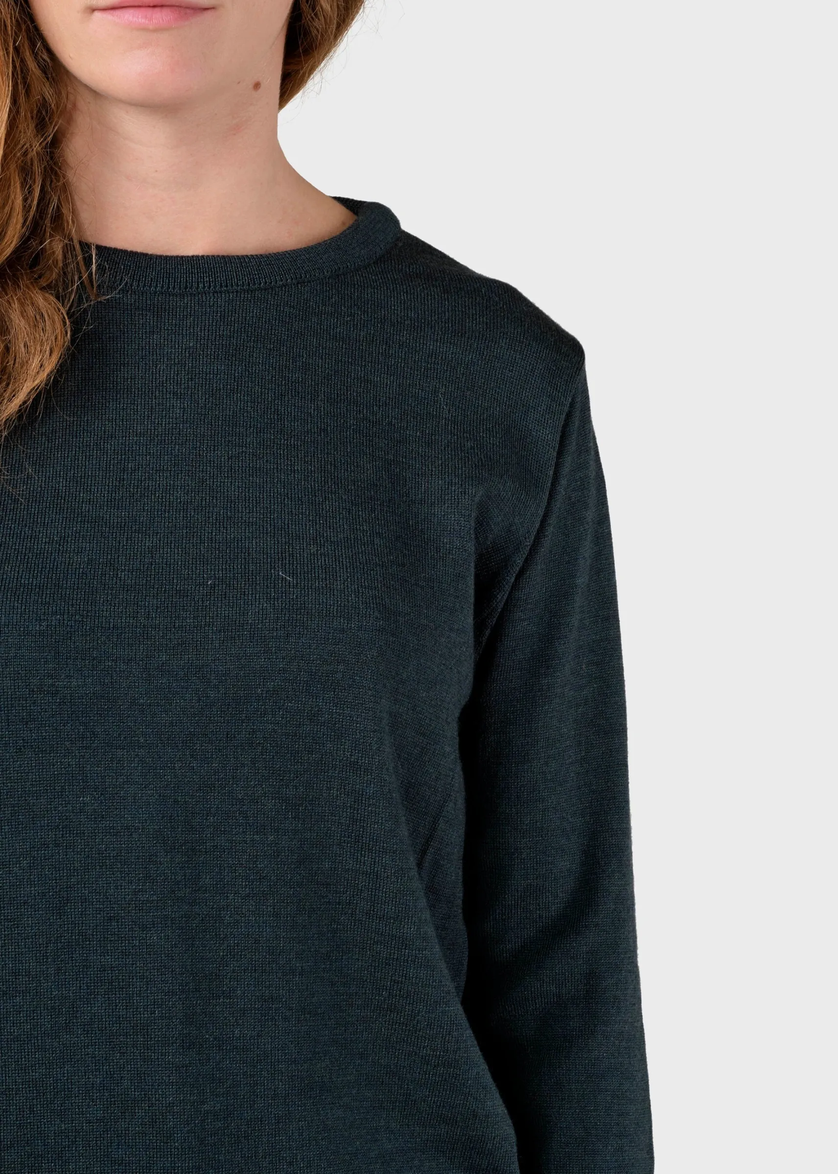 olivgrner_damenpullover_a_2.webp Olivgrüner Damenpullover aus feiner Merinowolle