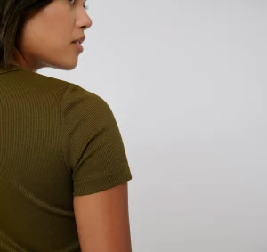 Olivgrünes, geripptes Damen-T-Shirt