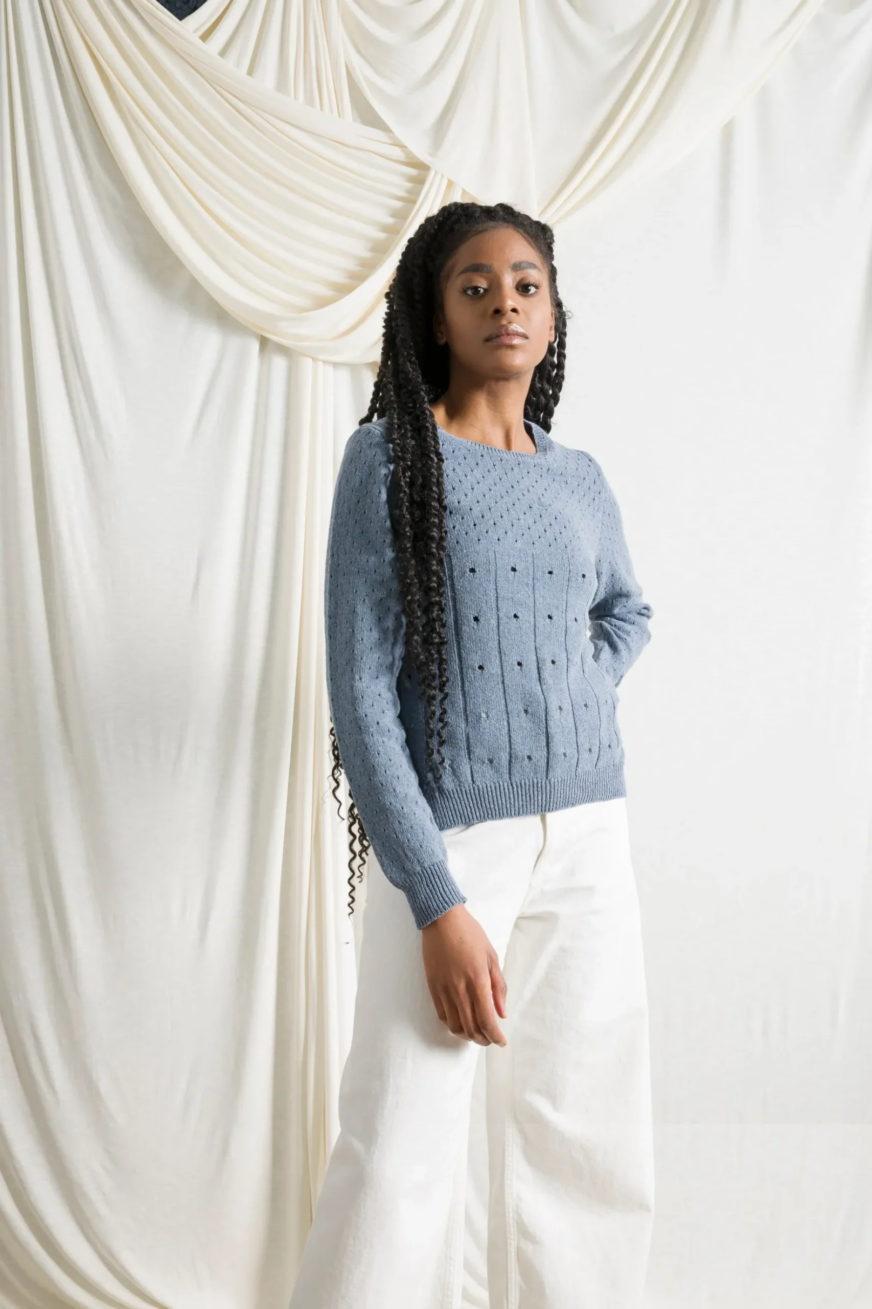 perforierter_damen_pullov_0-1.webp Perforierter Damen Pullover Mia Atlantikblau