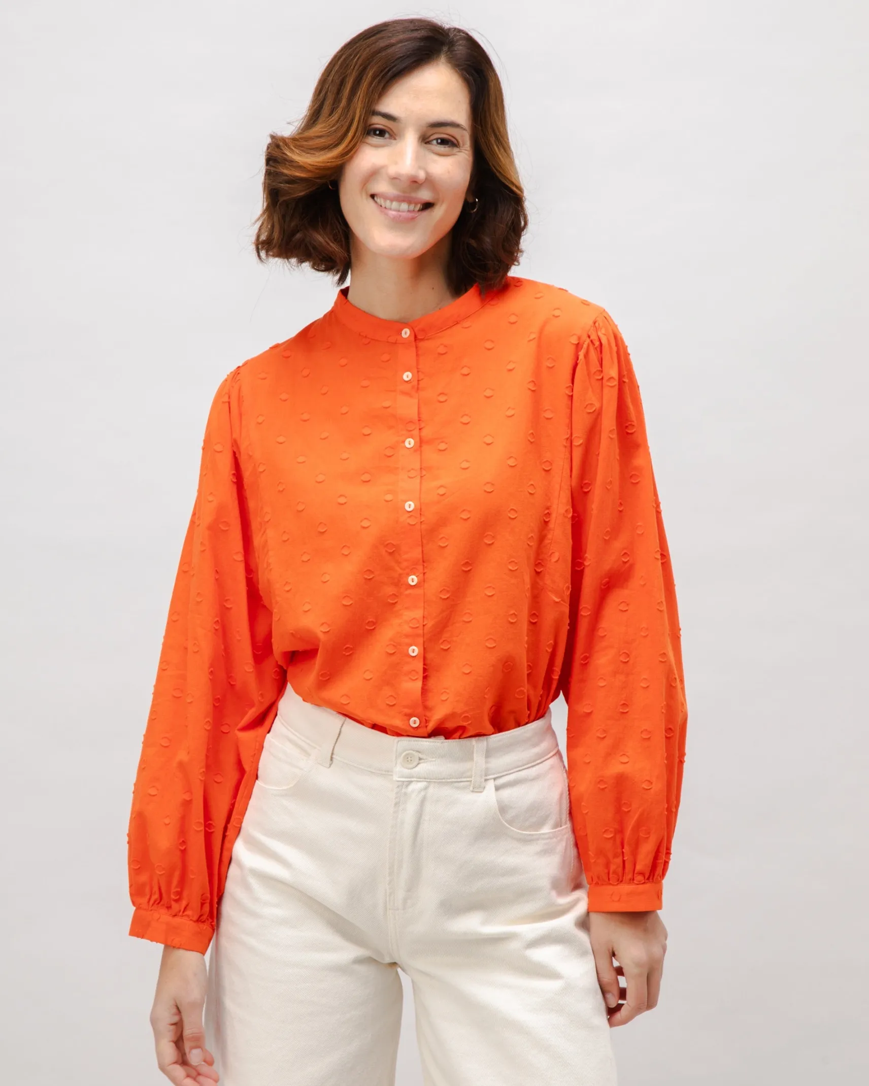 romantische_orange_polkad_0.webp Romantische Orange Polka-Dot Bluse