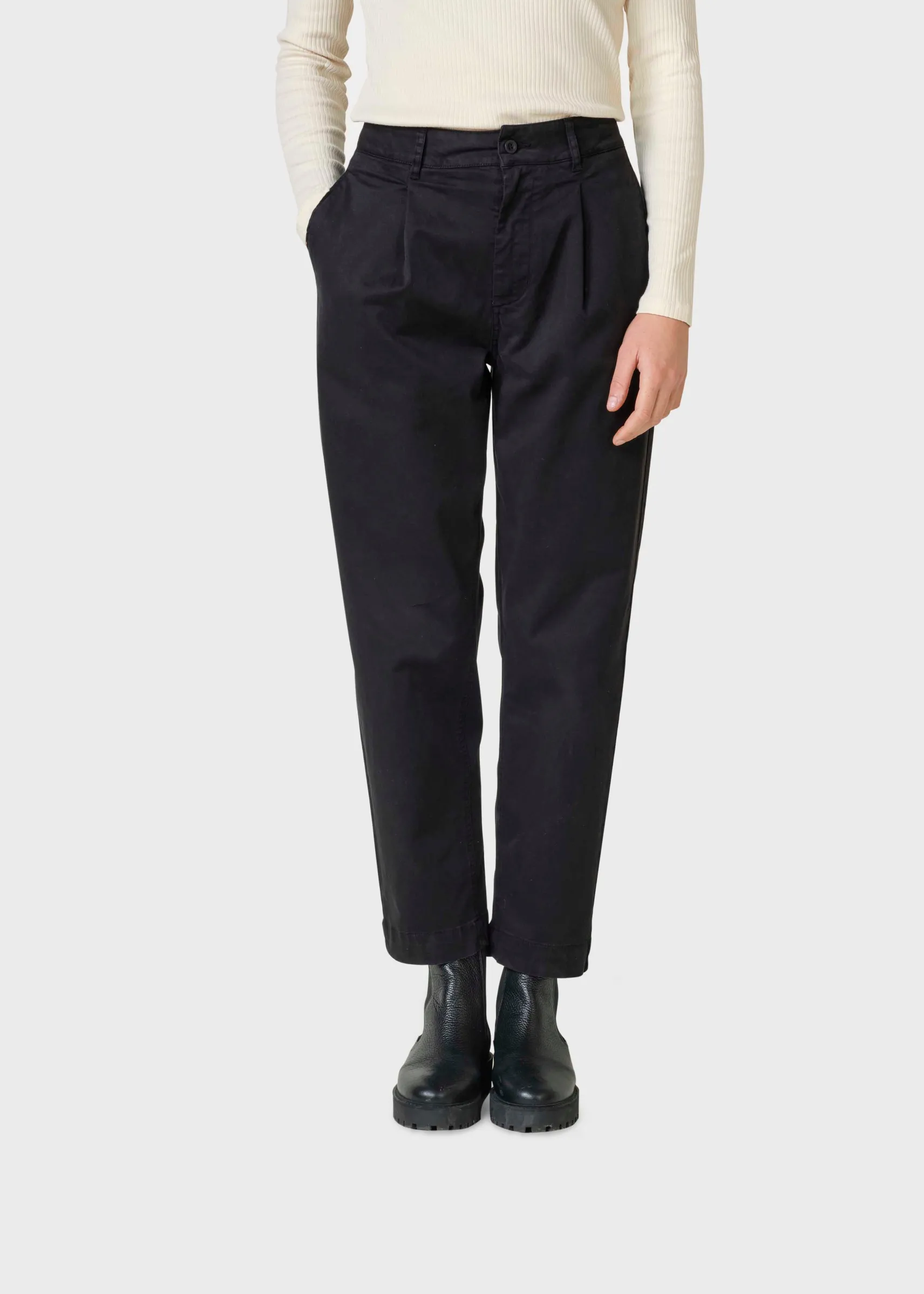 schwarze_damenhose_mette_0.webp Schwarze Damenhose Mette
