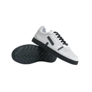 Schwarz-weiße Sansaho-Ledersneaker
