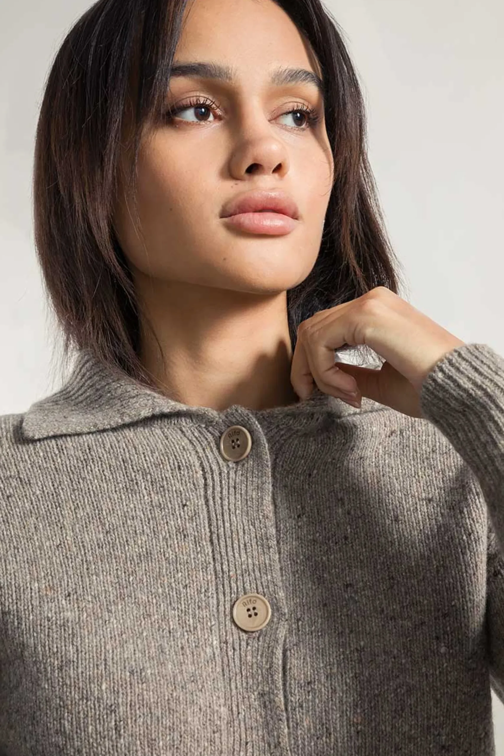 strickjacke_aus_recycelte_1-2.webp Strickjacke aus recyceltem Kaschmir Cecilia Beige