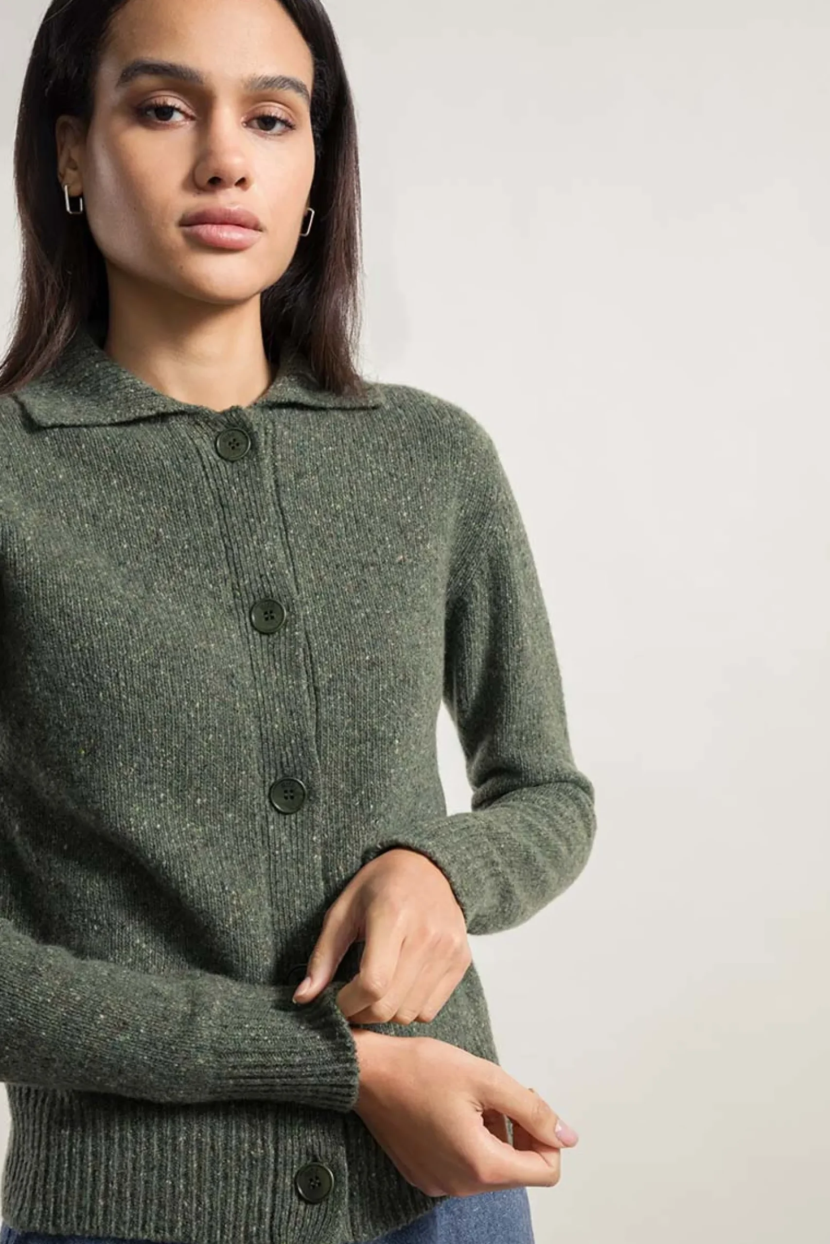 strickjacke_aus_recycelte_1.webp Strickjacke aus recyceltem Kaschmir Cecilia Khaki