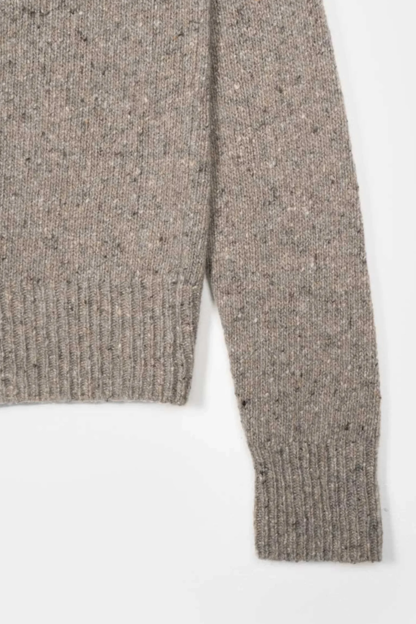 strickjacke_aus_recycelte_2-2.webp Strickjacke aus recyceltem Kaschmir Cecilia Beige
