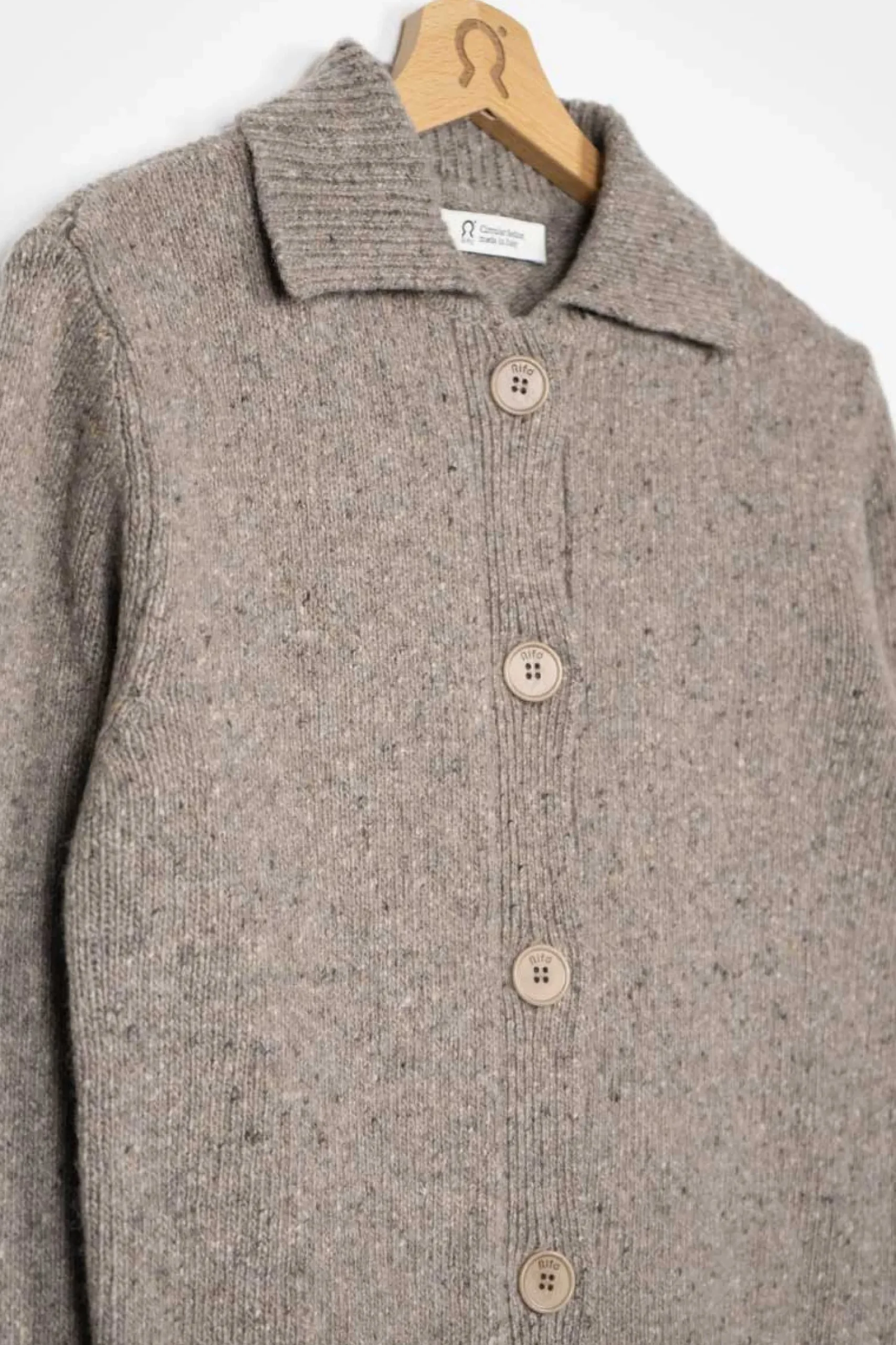 strickjacke_aus_recycelte_3-2.webp Strickjacke aus recyceltem Kaschmir Cecilia Beige