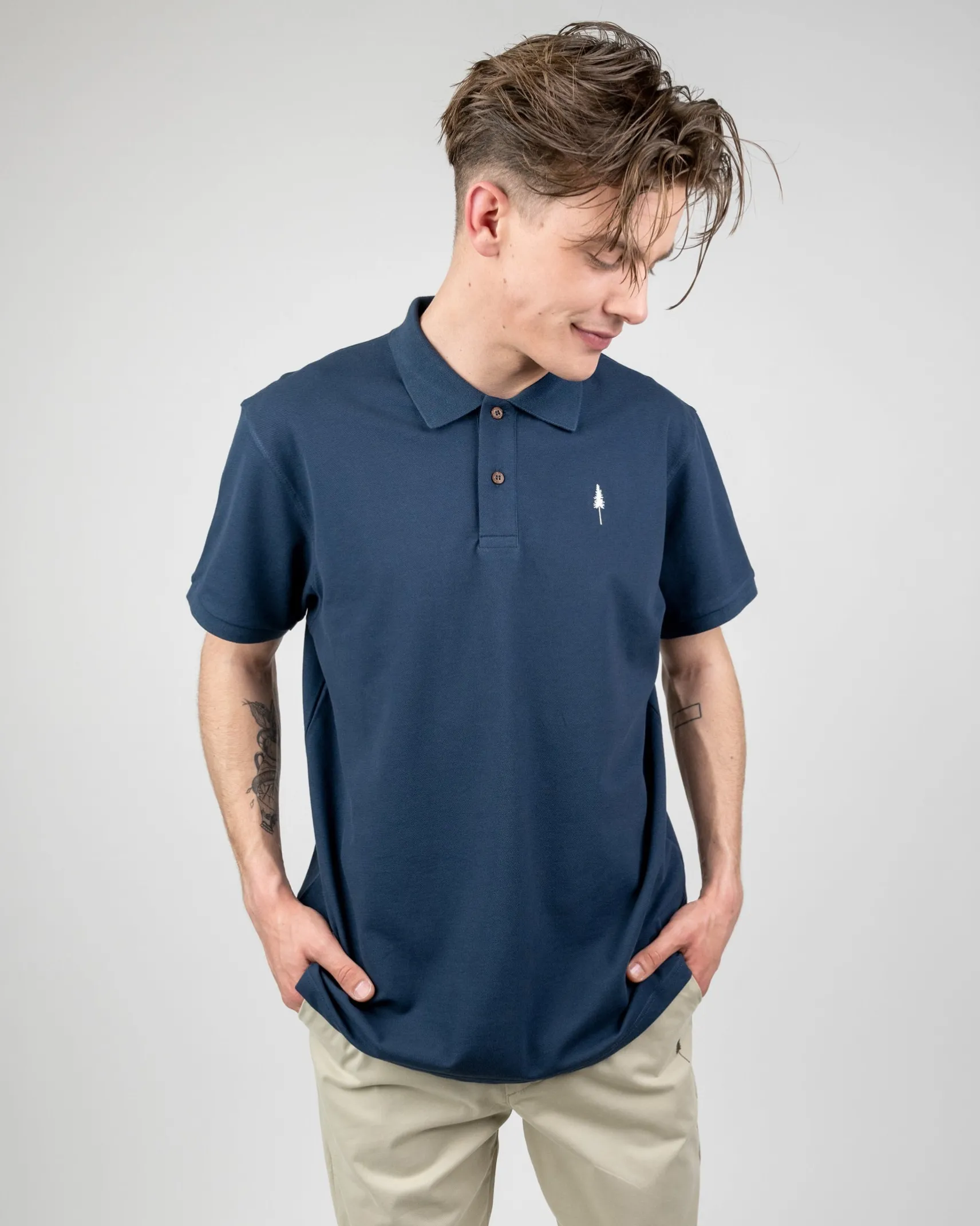 treepolo_navy_herrenpolos_0.webp Treepolo Navy Herren-Poloshirt aus Bio-Baumwolle