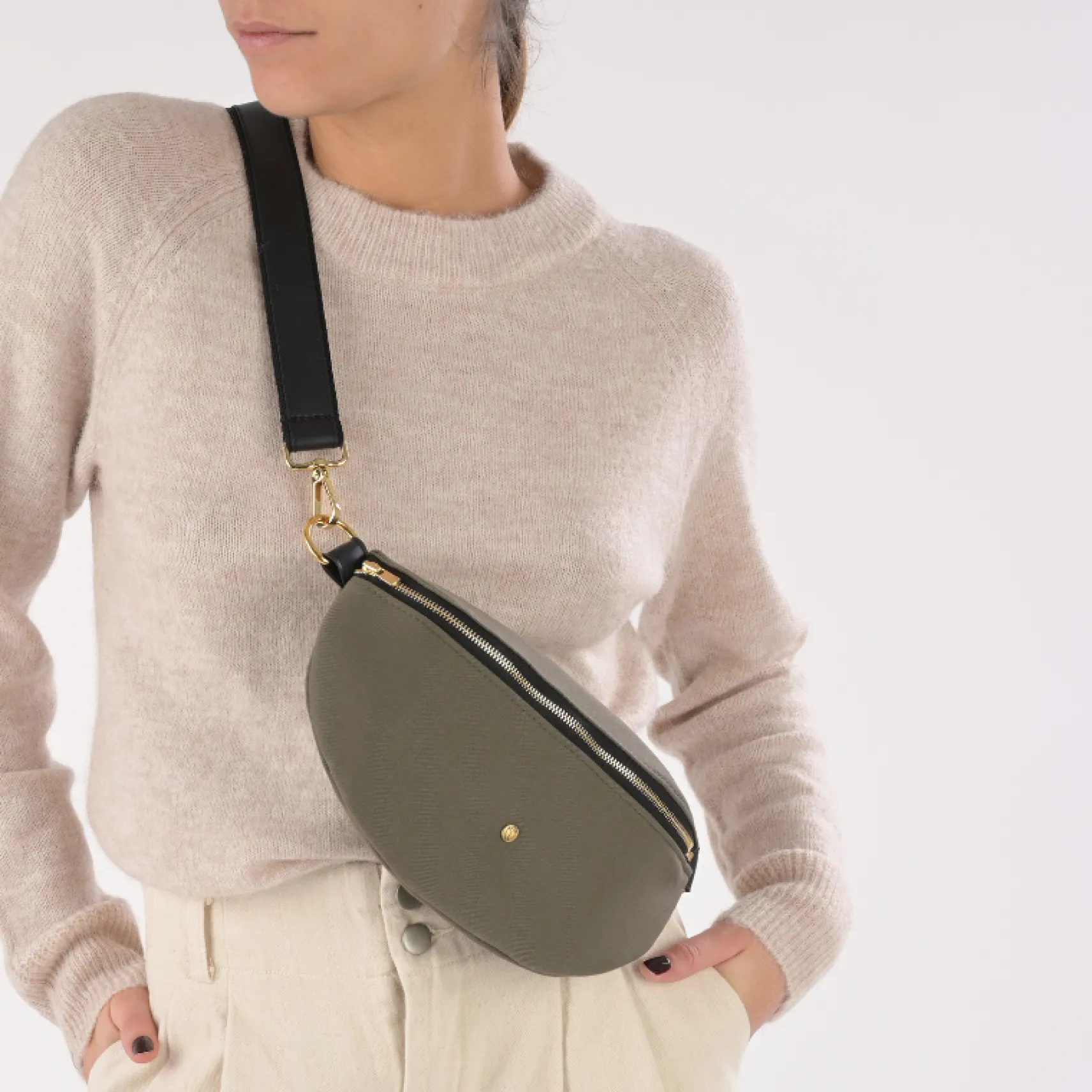 upcycelt_grteltasche_khak_0.webp Upcycelt Gürteltasche Khakii