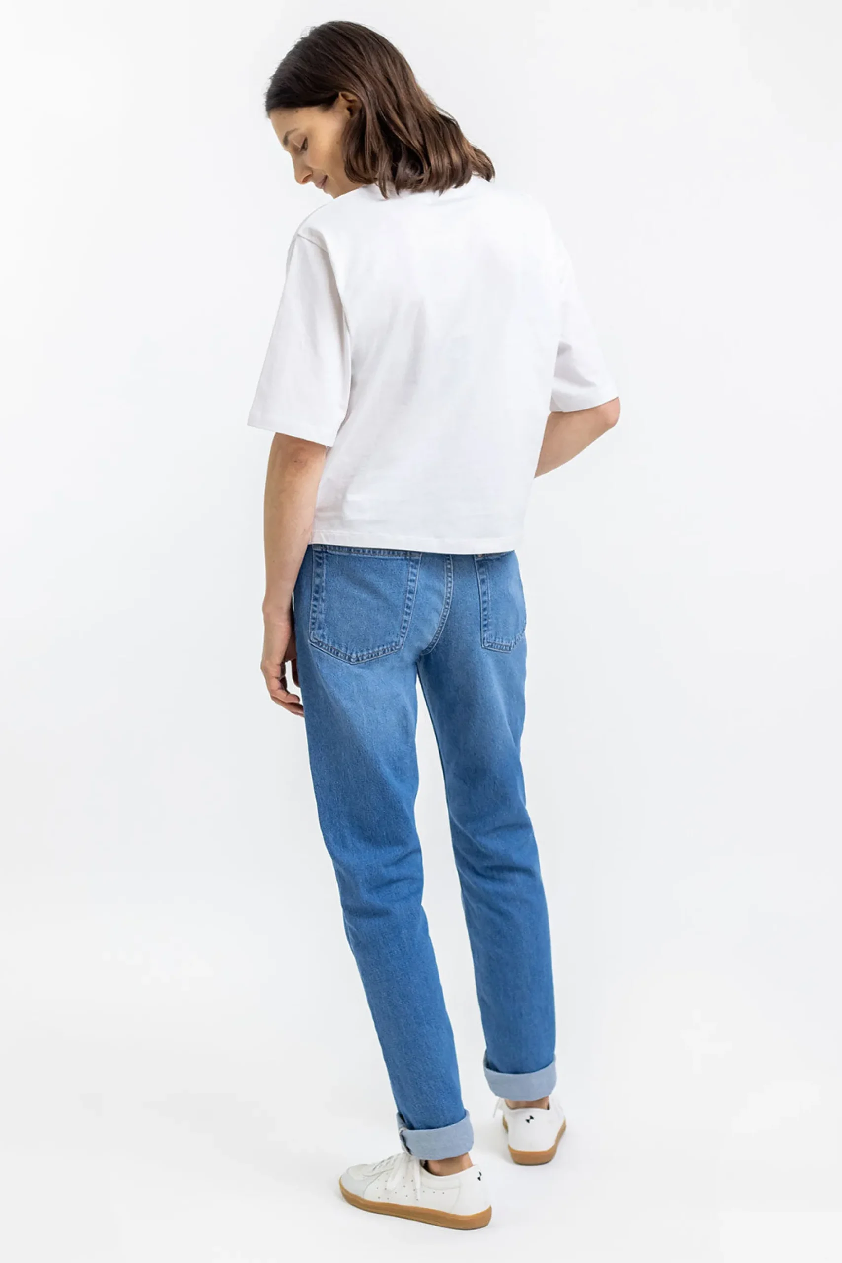 weisses_cropped_tshirt_3.webp Weisses Cropped T-Shirt