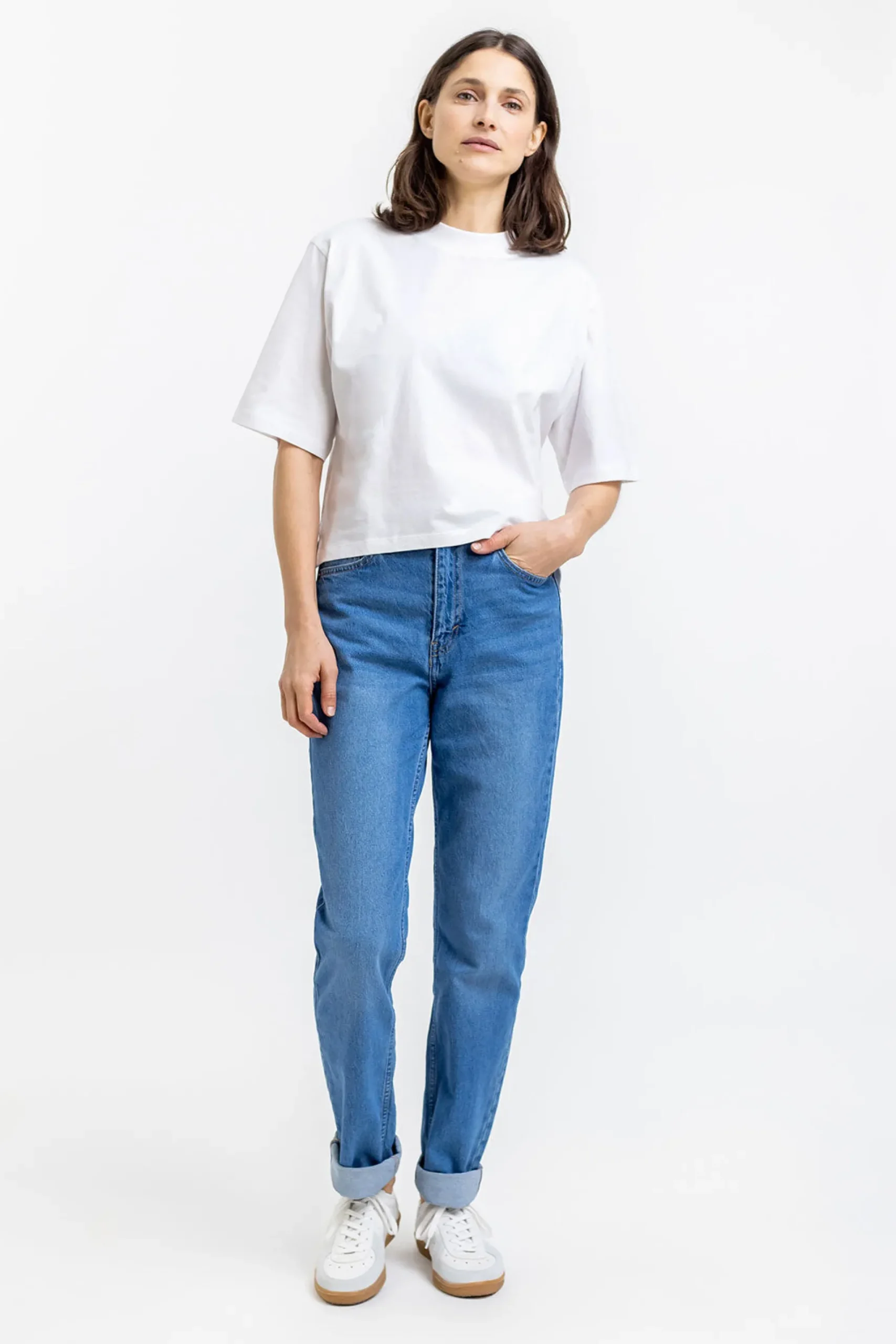 weisses_cropped_tshirt_4.webp Weisses Cropped T-Shirt